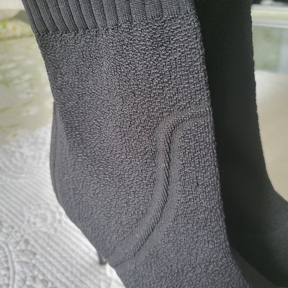 Lord & Taylor Sock booties🩶 - Picture 6 of 7